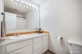 Bathroom 2 bedrooms share