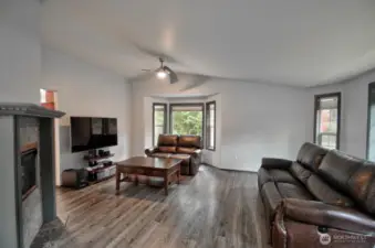 Good sized living room for entertaining