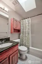Full hallway bath
