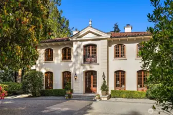 Lovely circular drive in front of house