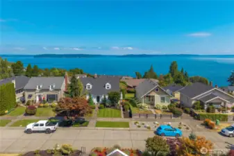 Uninterrupted, panoramic views with no power lines in sight—truly a rare find in North Tacoma.