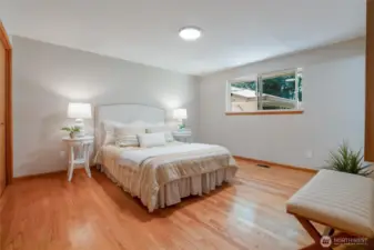 The primary bedroom en suite enjoys beautiful hardwood flooring and is large enough for a king-sized bed.
