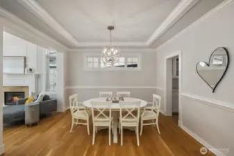 Dining room with butlers pantry