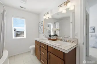 Ensuite bathroom (staged)