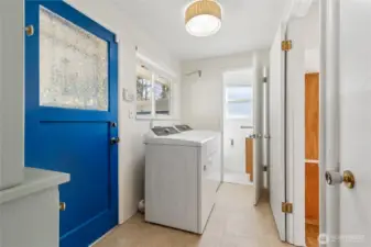 Don’t miss the door to upstairs. Or the 1/2 bath.