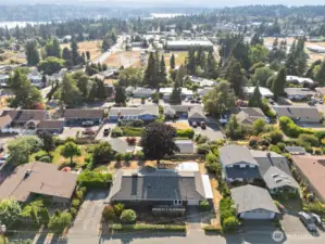 Within 10 minutes to Downtown Bremerton, to watch a movie, hit the local shops, catch the Ferry to Seattle for a day trip or your work commute.