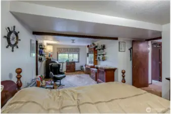 Huge Downstairs Bedroom With Exterior Access