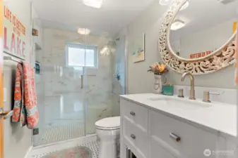 Bathroom 2 (hallway)