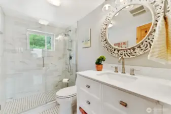 Bathroom 2 (hallway)