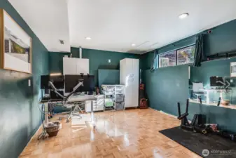 Lower level HUGE utility space