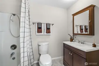 Full bath off Family Room