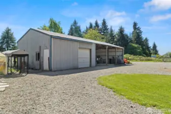 Huge detached garage!