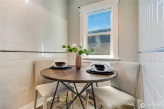 Versatile eating area