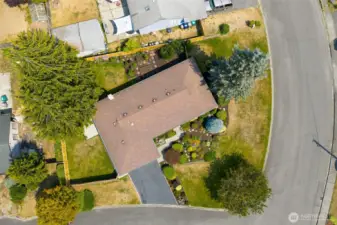 Aerial overhead image of 28833 21st Ave S. Large corner lot in the Laurelwood neighborhood in Federal Way. Established manicured yard with mature trees.