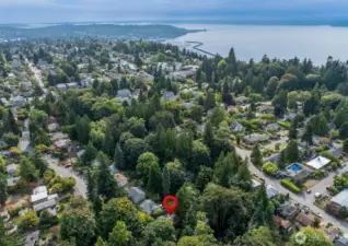 A convenient location in North Beach with easy access to the Sunset Hill view park, Golden Gardens & Shilshole Bay Marina.  Easy access to Larson's bakery, Sunny Hill and Cafe Fiore.