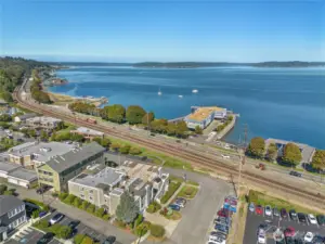 Enjoy miles of waterfront trails, parks, and boardwalks just steps from your door. Old Town’s coffee shops, restaurants, and boutiques are just a block away.
