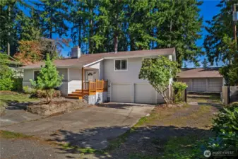 2,232 Sqft Home with A detached 36’x30’ THREE-BAY SHOP