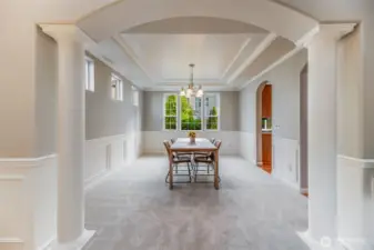 Dining room that will easily seat 10+