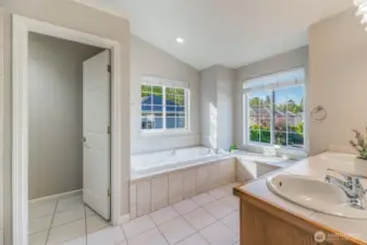5 piece primary bath with separate water closet