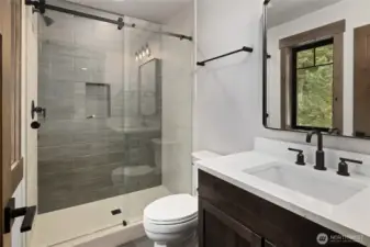 Upstairs Ensuite Bathroom 2