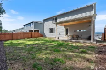 Good sized yard, fully fenced!