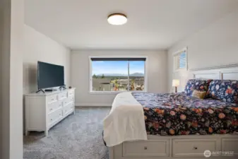 Wake to this mountain view!