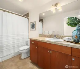 2nd floor full bath!