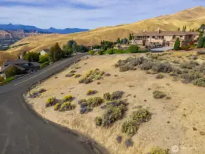 Tucked into the gorgeous foothills of the Wenatchee valley
