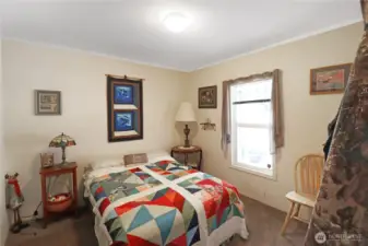 Versatile guest room ideal for visitors, hobbies, or a quiet retreat.