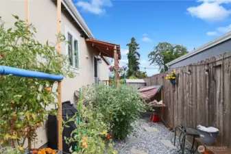 Whether you dream of tending a lush garden or prefer to create a private outdoor retreat, this yard provides the perfect canvas.