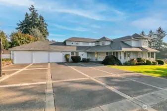 This beautifully maintained home offers the perfect blend of waterfront lifestyle and golf course community living—all within the highly sought-after Dieringer School District