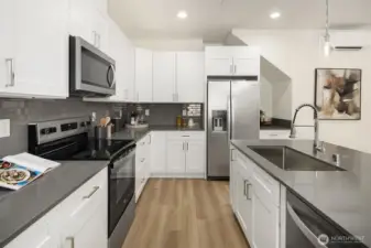 Photos are of a similar model and are for illustrative purposes only. Actual home, finishes, and features may vary.