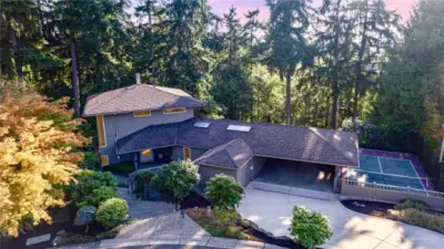 Welcome to Sandhurst, Houghton: Cul-de-sac, green belt, huge lot w/ athletic court and yard.