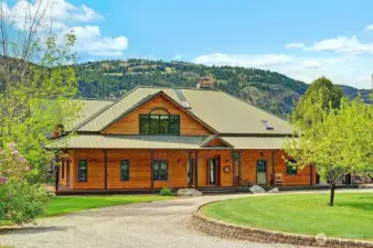 Wrap around porch with great views of the Kettle River Valley