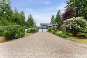 Custom paver driveway