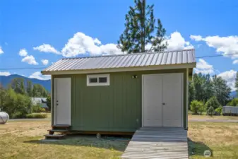 Power, water and compost toilet