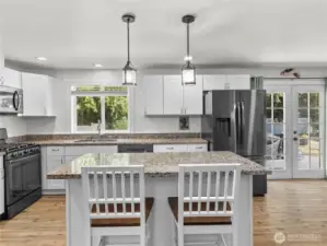 Open flow with stainless steel appliances