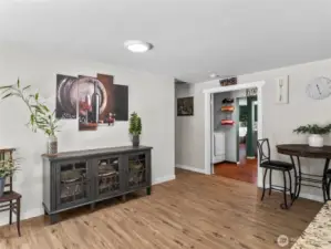 You're not short of space here! Enjoy big gatherings in the kitchen!
