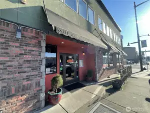 So many restaurants within walking distance.