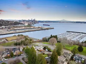 This exceptional home is conveniently located to Magnolia Village, Elliott Bay Marina, Discovery Park, Expedia’s headquarters at the foot of the Magnolia Bridge, Fisherman’s Terminal, Ballard Locks, Amazon Campus & South Lake Union, Myrtle Edwards Waterfront Park, Public Market, Seattle’s re-imagined waterfront and Aquarium, Colman Ferry Terminal, Seattle Center, Space Needle and Chihuly Gardens, and is an effortless commute to downtown!