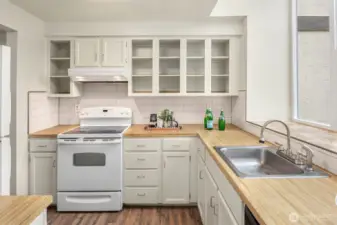 Convenient Layout In Kitchen.