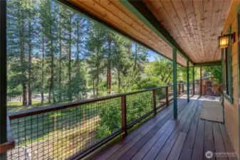 Shady and cool Deck overlooks meadow & expansive gravel beaches!