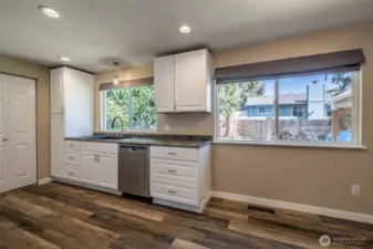 eat-in kitchen