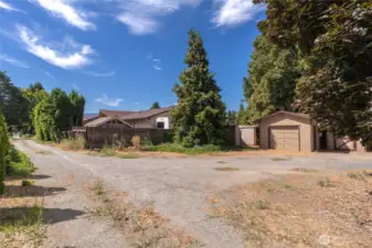 500 foot private drive is completely fenced.
