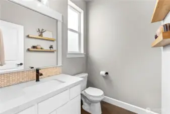 Main floor 1/2 bath