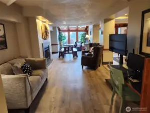 Entry Way-Couch-Business Ctr-FP