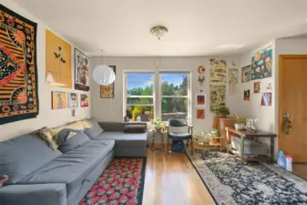 Living room of 921