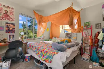 Upstairs bedroom of 921