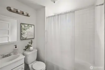 Unit B bathroom
