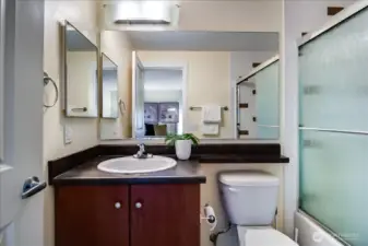 Full bathroom off the primary bedroom